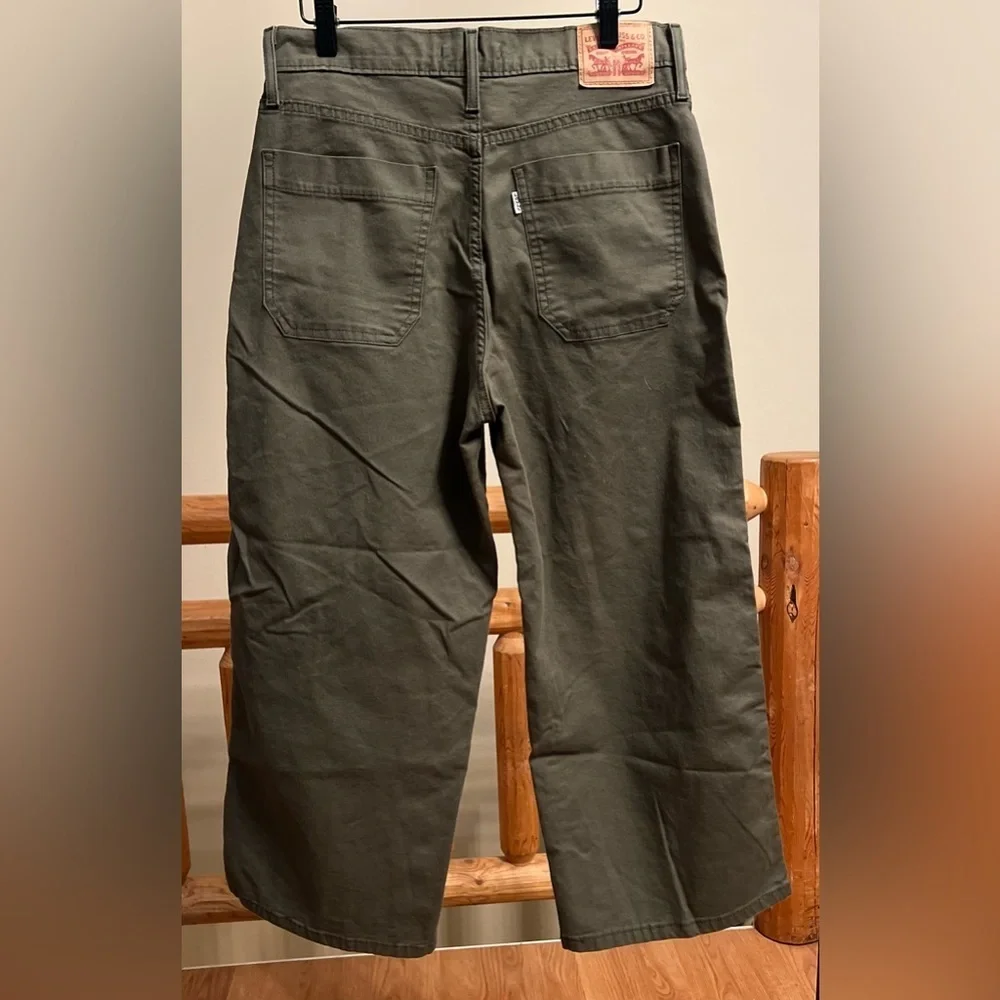 Levi’s Mile High Cropped Wide Leg Pants Size 30 • Olive Green